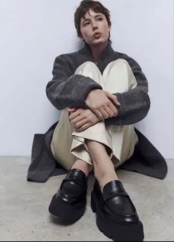 ZARA 자라 로퍼 트랙 밑창 통굽 천연 가죽 가죽 블랙 새상품급