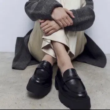 ZARA 자라 로퍼 트랙 밑창 통굽 천연 가죽 가죽 블랙 새상품급