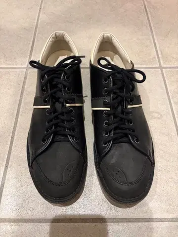 캐서린 햄넷 블랙 스니커즈