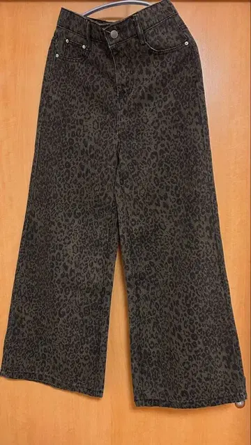 ALAND 3.3 필드 트립 / 빈티지 라이크 레오파드 팬츠