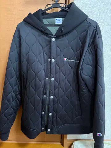 Champion 퀼팅 자켓 블랙