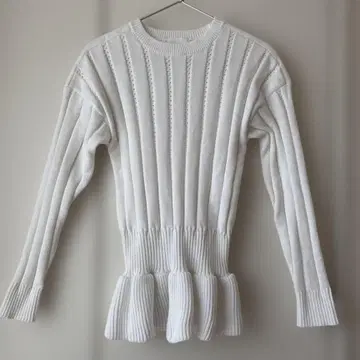 새상품급 OHGA VALERRIE 화이트