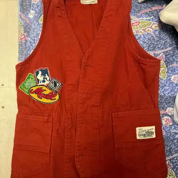 AVIREX 빨간색 패치 달린 베스트