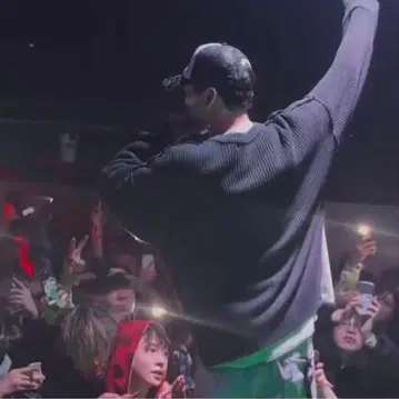 Discovered 숏 레인지 코튼 니트 백족 착용