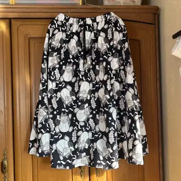 택 포함! 히구치 유코 퍼 스커트 디즈니 스토어