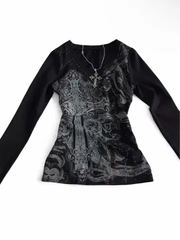 크로스 프린트 V넥 롱 T셔츠 블랙