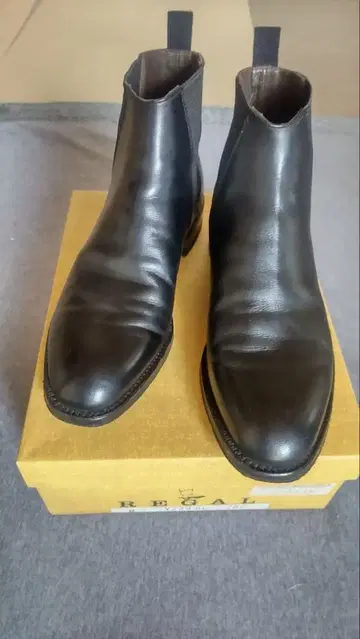 REGAL 블랙 가죽 첼시 부츠