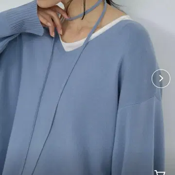 GALLARDAGALANTE 타이 포함 총침 V넥 니트 블루