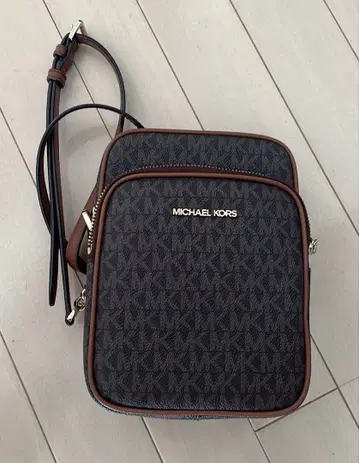 MICHAEL KORS 모노그램 숄더백