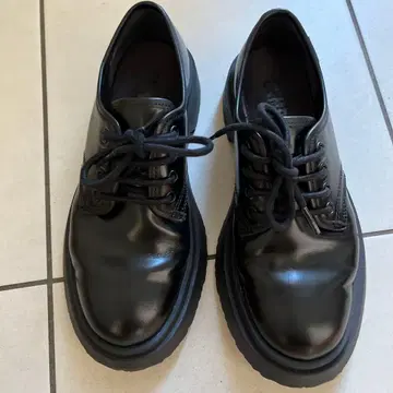 Camper 블랙 가죽 로퍼