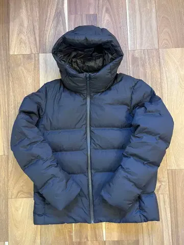 유니클로 심리스 다운 후드티 블랙 XL