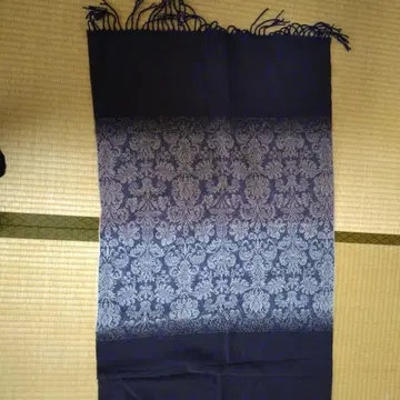 네이비 다마스크 무늬 스톨