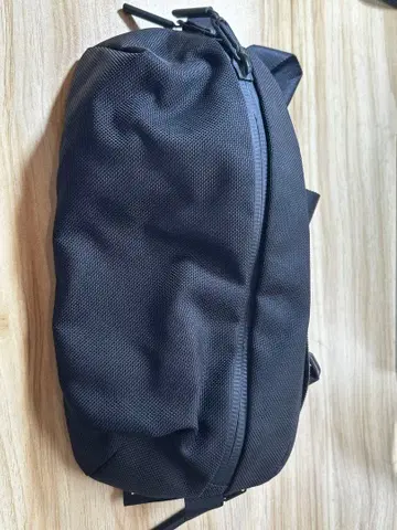 Aer 블랙 숄더백