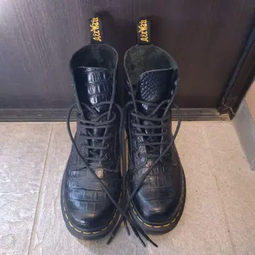 Dr. Martens 크로커다일풍 하이컷 부츠
