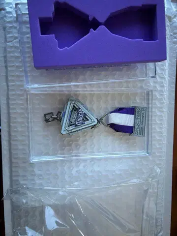 ZUTOMAYO PREMIUM 훈장