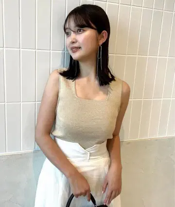 새상품급 anuans 스퀘어넥 니트 컴팩트 상의 베이지