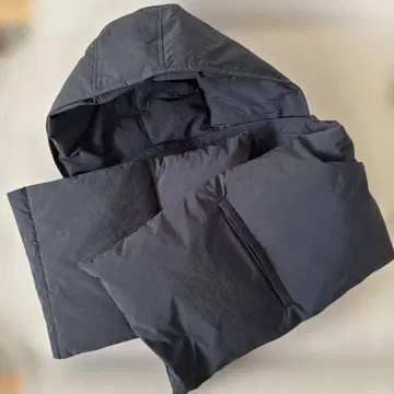 CALUX 후드 부착 다운 머플러 블랙