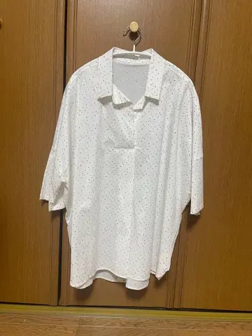 아얀 화이트 반팔 셔츠