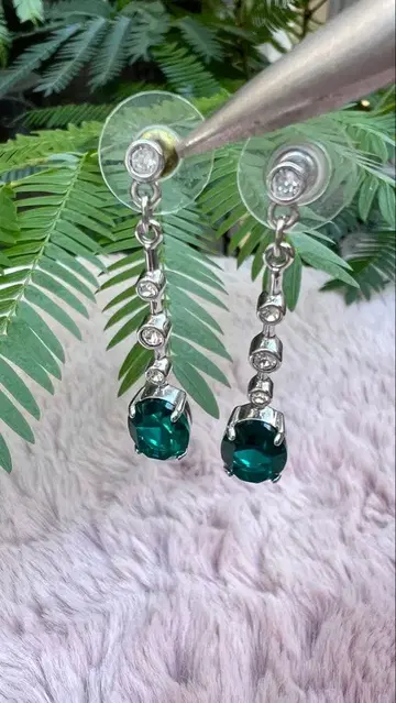 스와로브스키 에메랄드 그린 롱 드롭 귀걸이