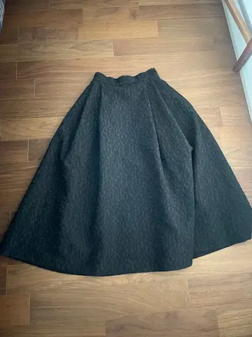 띠어리 럭스 38 플레어 스커트