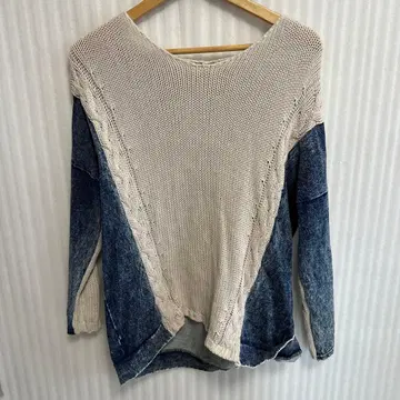 BOU JELOUD 풀오버 절개 니트