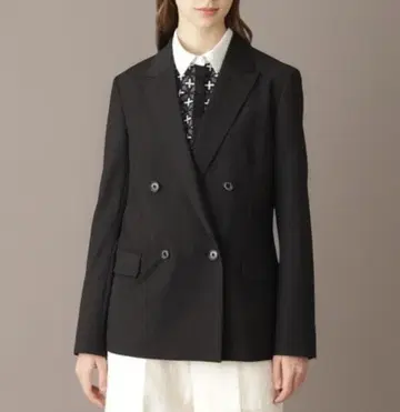 DRESSTERIOR CLASSY. 2023년 11월호 게재 블랙 자켓