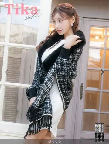 Tika 포켓 부착 인조 모피 체크 니트 프린지 숄