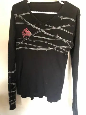 kiryuyrik 키류키류 장미 철조망 티셔츠