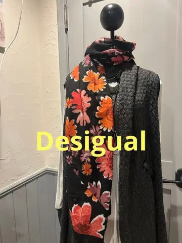 Desigual 꽃무늬 스톨 블랙