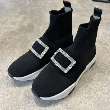 [sk/12.20/10] +diana 비쥬 장식 블랙 스니커즈