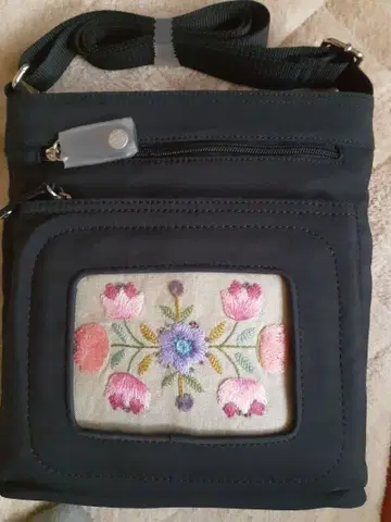 플라워 자수 부착 숄더백 (토츠카 자수)