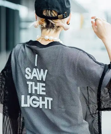 메쉬 상의 I SAW THE LIGHT