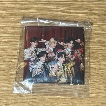 M!LK 사쿠라 스테이지 캡슐 토이 캔뱃지