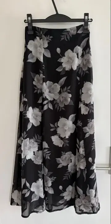 머큐리 듀오 미사용 꽃무늬 플레어 스커트 M 사이즈