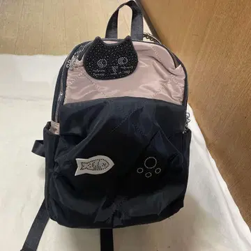 나일론 소재 캐주얼 백팩 블랙과 베이지