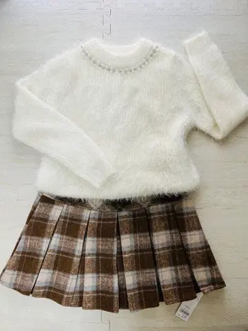 [ 새상품 ] 니트와 체크 플리츠 스커트 세트