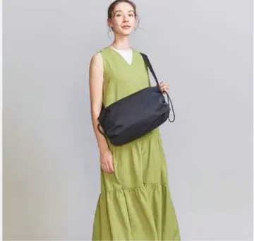 뷰티 앤 유스 사이드 개더 숄더백