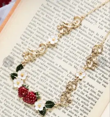 엑시즈팜 딸기 목걸이