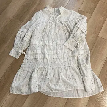 코엘 coel 화이트 도트 무늬 프릴 셔츠 5부 소매