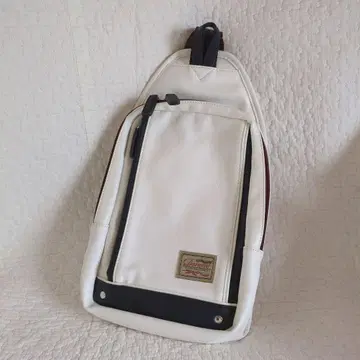 화이트 숄더백 합성 피혁