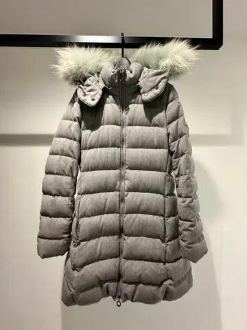 [ TATRAS ] 그레이 다운 자켓 후드 부착