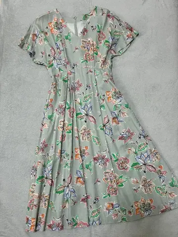 플라워 프린트 반팔 무릎 기장 원피스 그레이