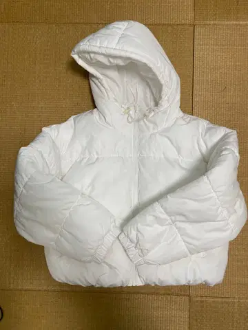 H&M 화이트 후드 부착 다운 자켓