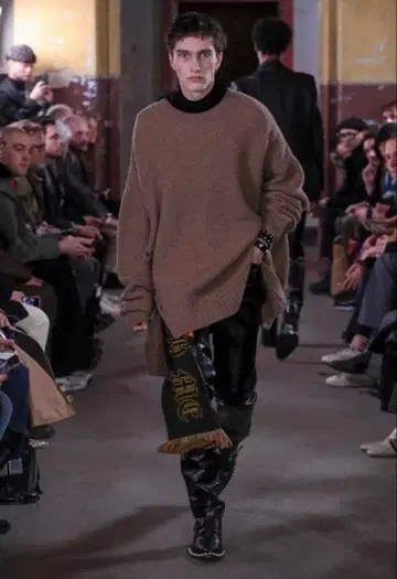 존 로렌스 설리번 20AW 사이드 버튼 니트 스웨터