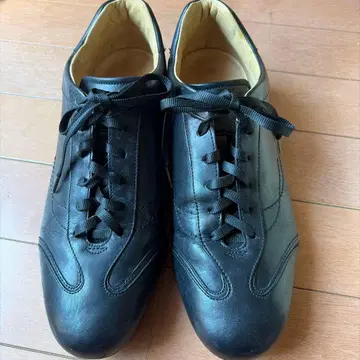 가죽 블랙 스니커즈