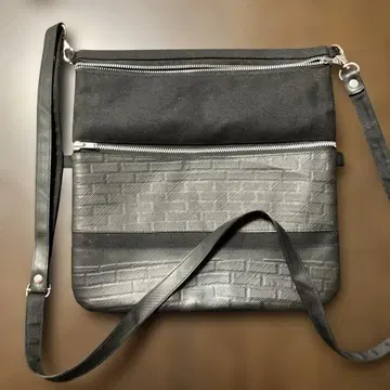 새상품 블랙 타이어와 캔버스 숄더백