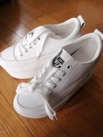 화이트 흰색 통굽 스니커즈 23 12