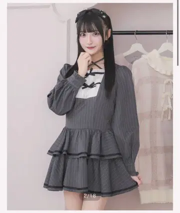 pium 피움 크로스 테이프 바이컬러 티어드 원피스 그레이 스트랩