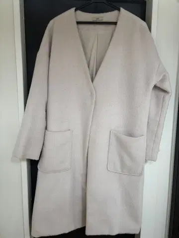 mystic 노카라 코트 샤기 화이트