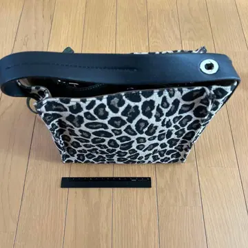 레오파드 무늬 숄더백